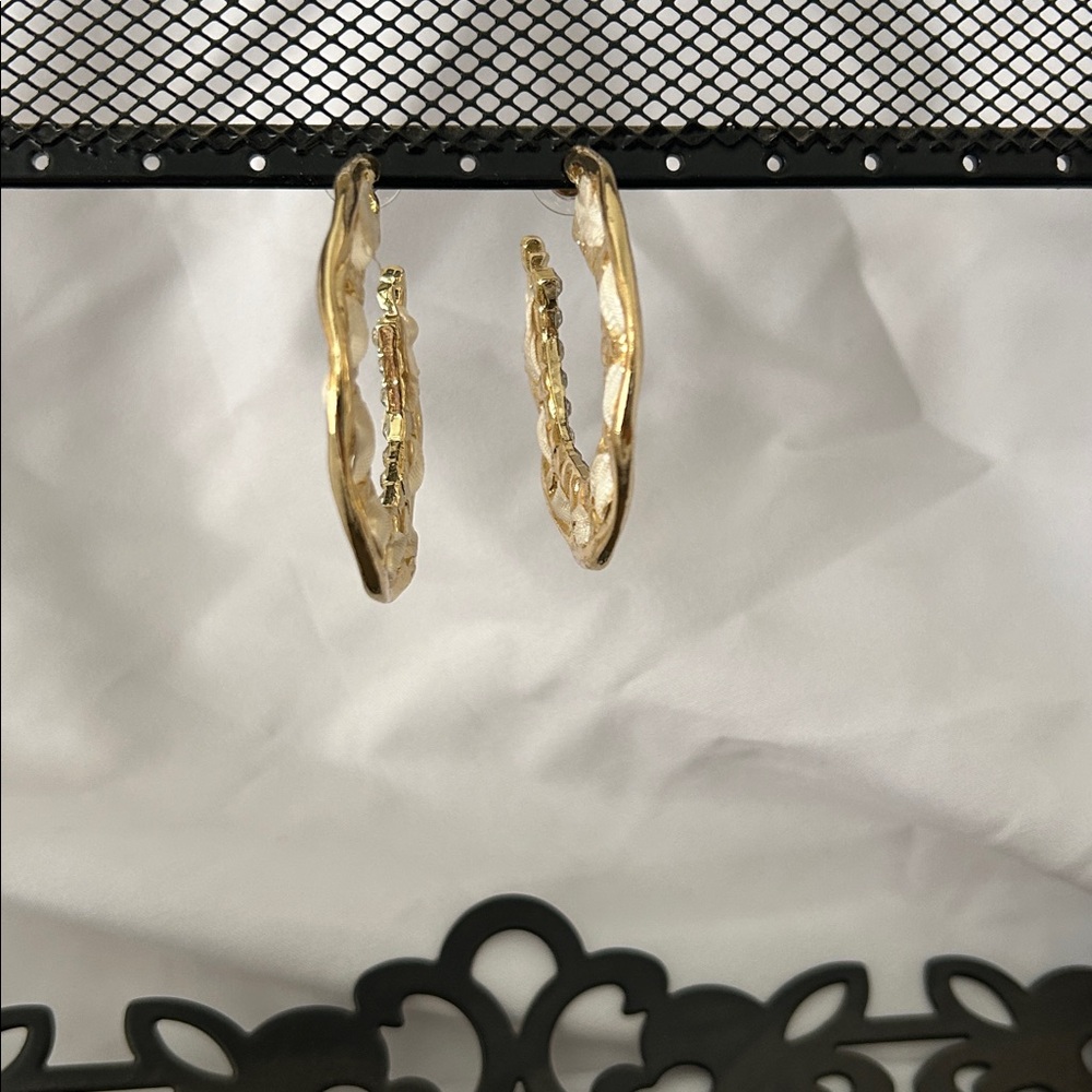 Pretty Gold Hoops - Picture 2 of 5